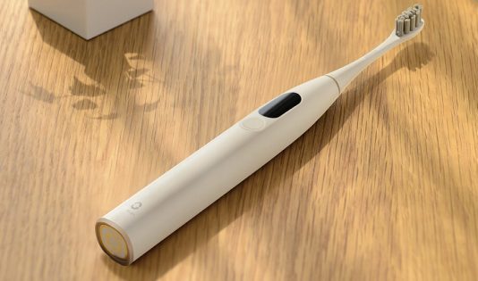 Xiaomi представила умную зубную щётку Oclean X с цветным дисплеем