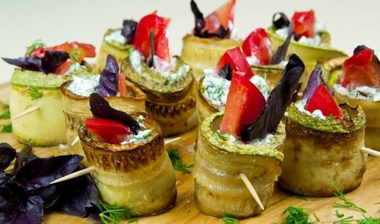 9 рулетиков из кабачков с сыром, курицей, творогом, яйцами и не только