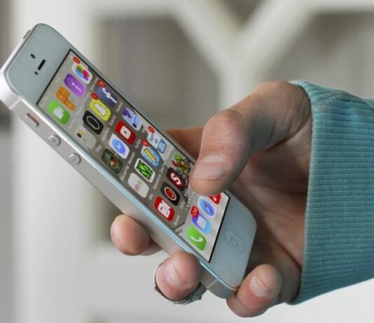Apple запатентовала полностью стеклянный iPhone