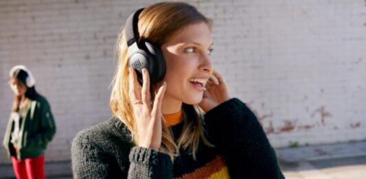 Выгодно: беспроводные наушники JBL со скидкой на 40%