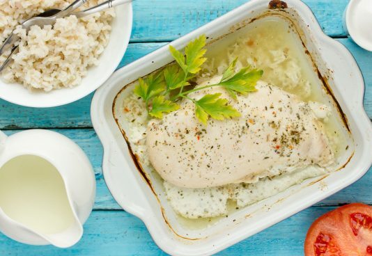 Куриные грудки, запечённые в кефире