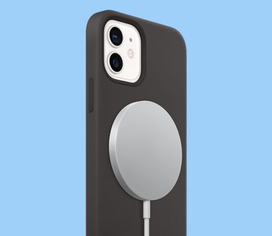 Пользователи iPhone 12 жалуются на зарядку MagSafe: она портит защитные чехлы